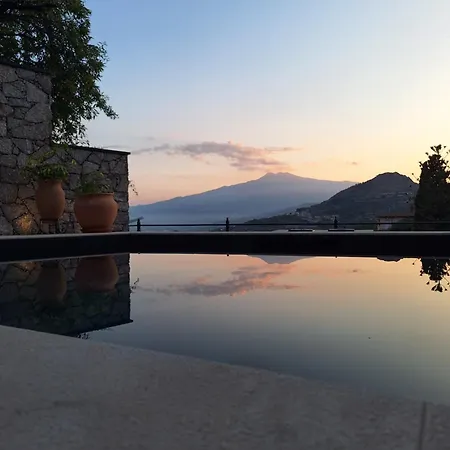 Ada Villa *